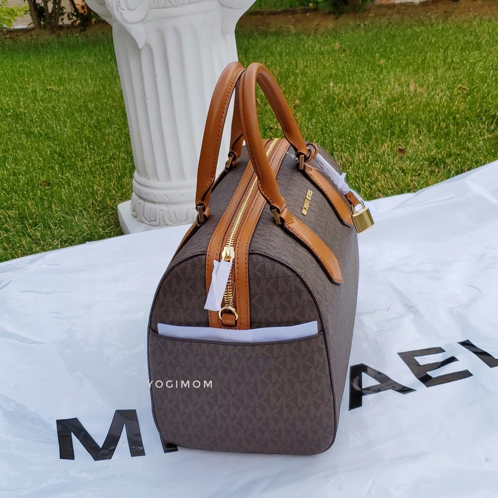 MICHAEL KORS DUGGLE BAG MK SIGNATURE VANILLA BLACK - Picture 3 of 8